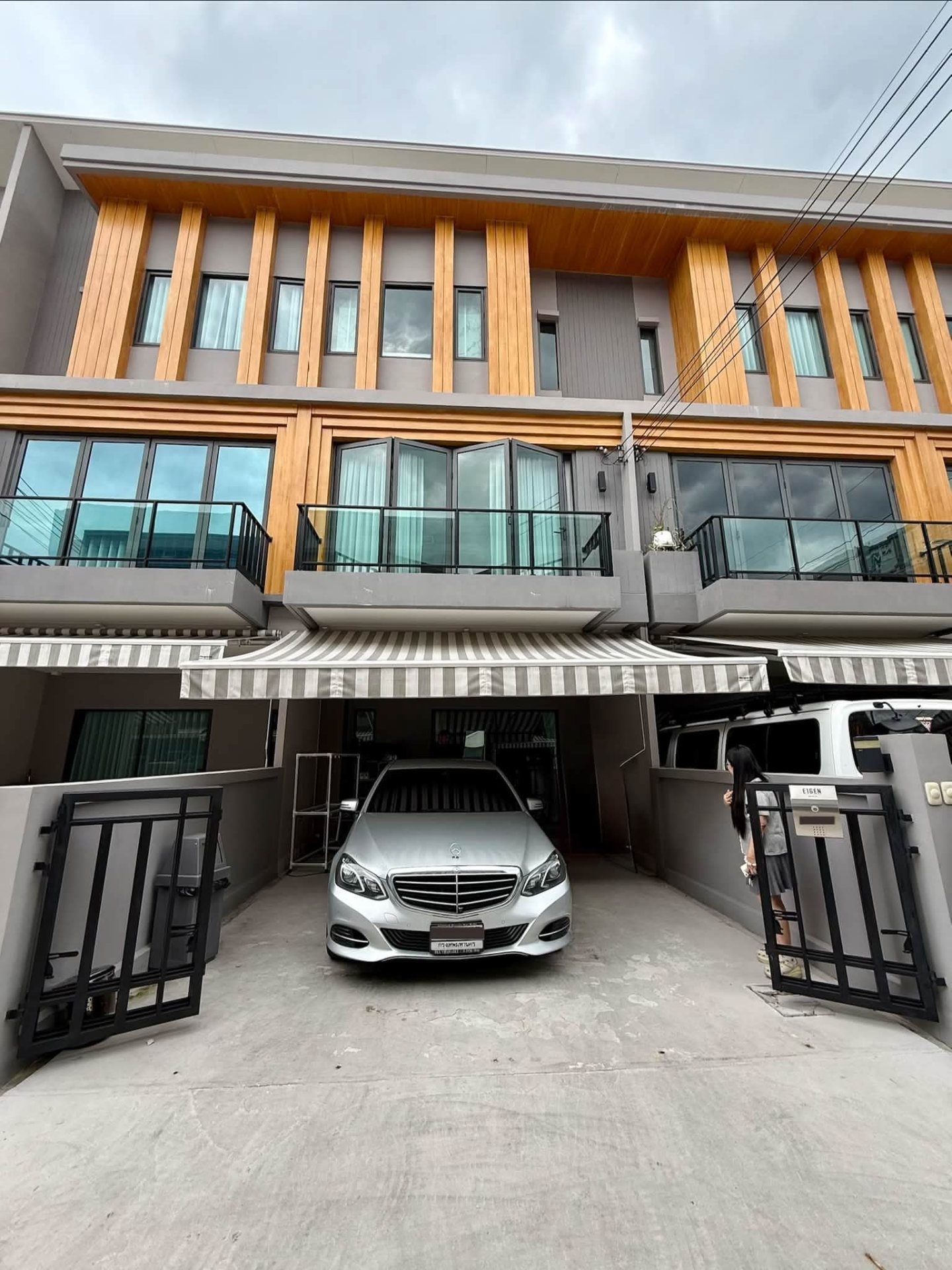 For Rent/Premium Townhome Eigen RAMA9