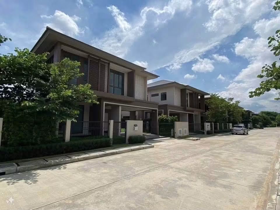 Burasiri Krungthep Kreetha Beautiful 2-story single house