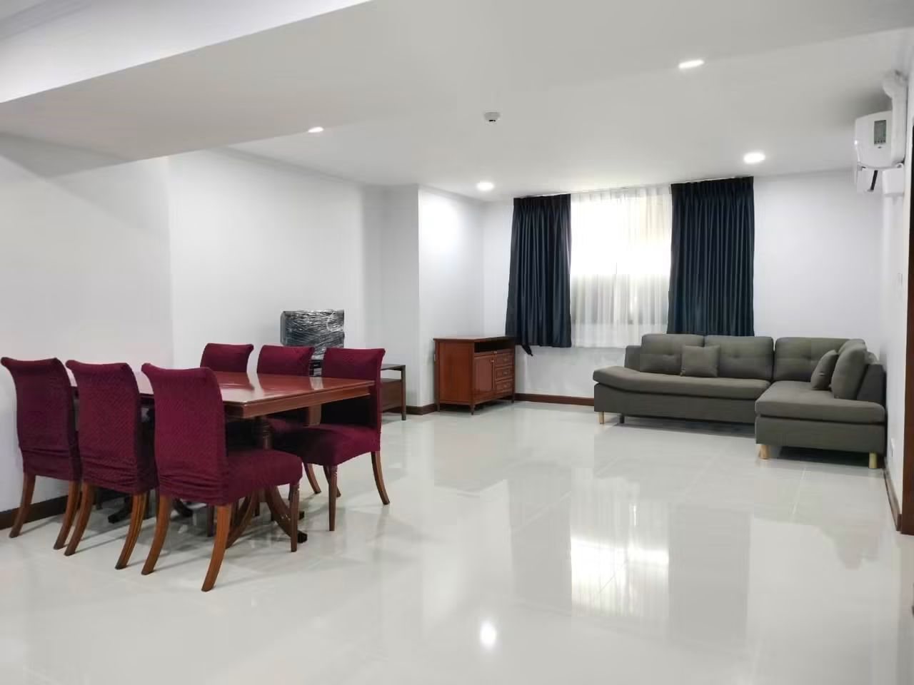 For Rent:OMni Complex Condo