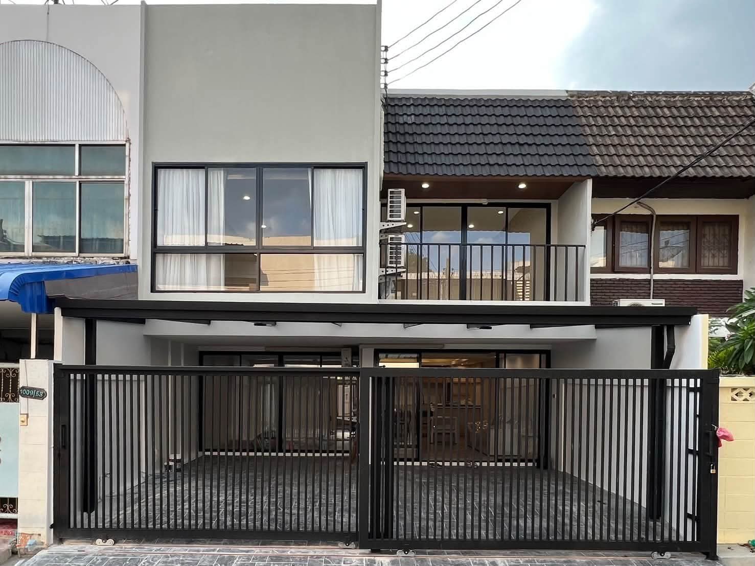Modern Townhouse  in Ekkamai 22