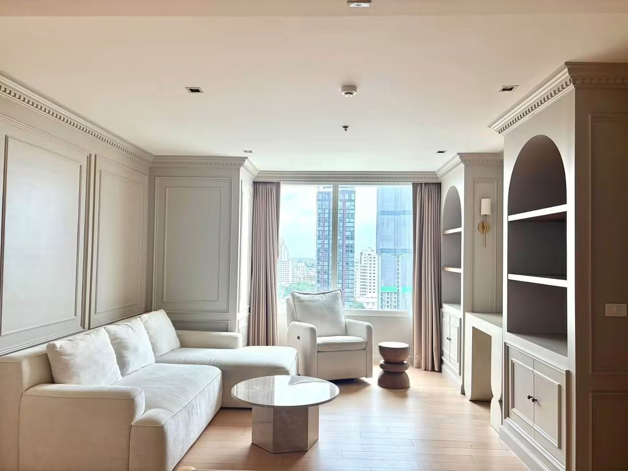 EIGHT THONGLOR RESIDENCES