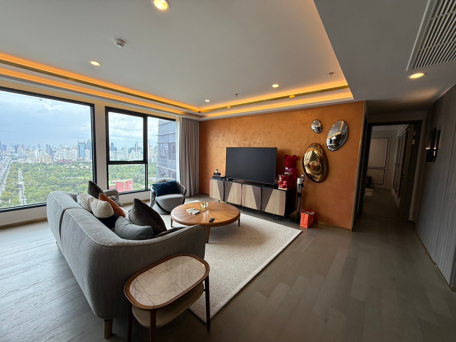 Coco Parc, Bangkok 1150 Rama IV Road, Khlong Toei, Bangkok 3 Bedrooms, 4 Bathrooms, 1 Maid's Room | 252 sq.m. 32nd Floor | Benjakitti Park View