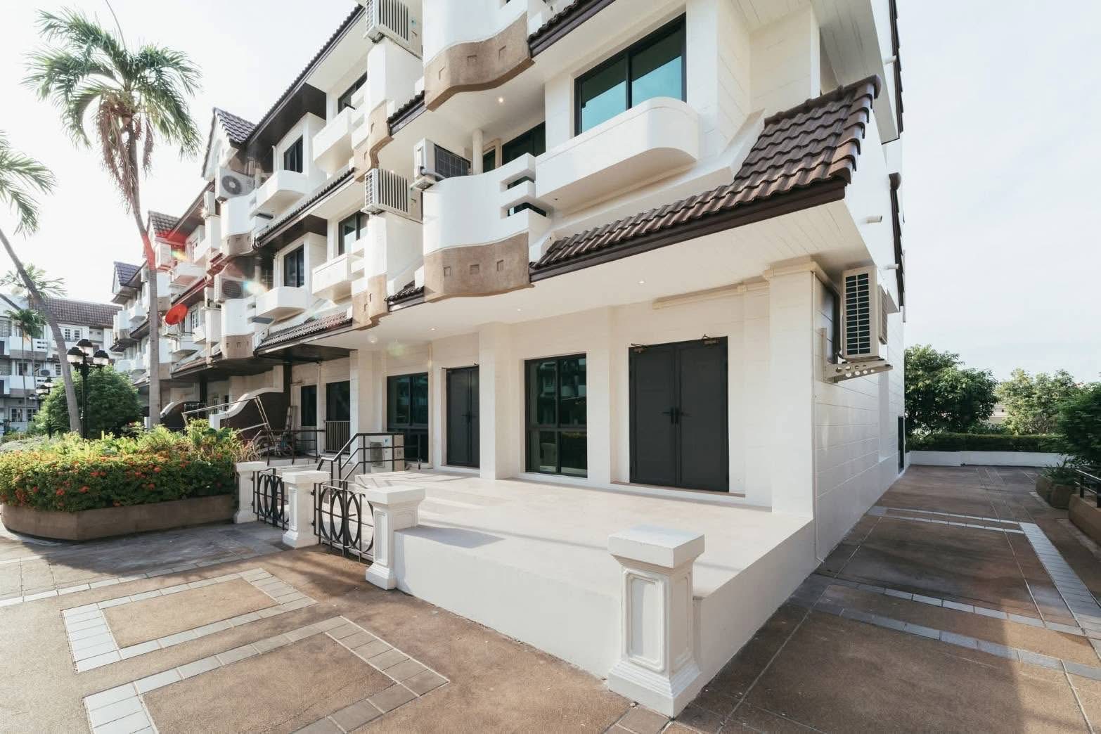 Townhouse for rent near Ekkamai-Thonglor
