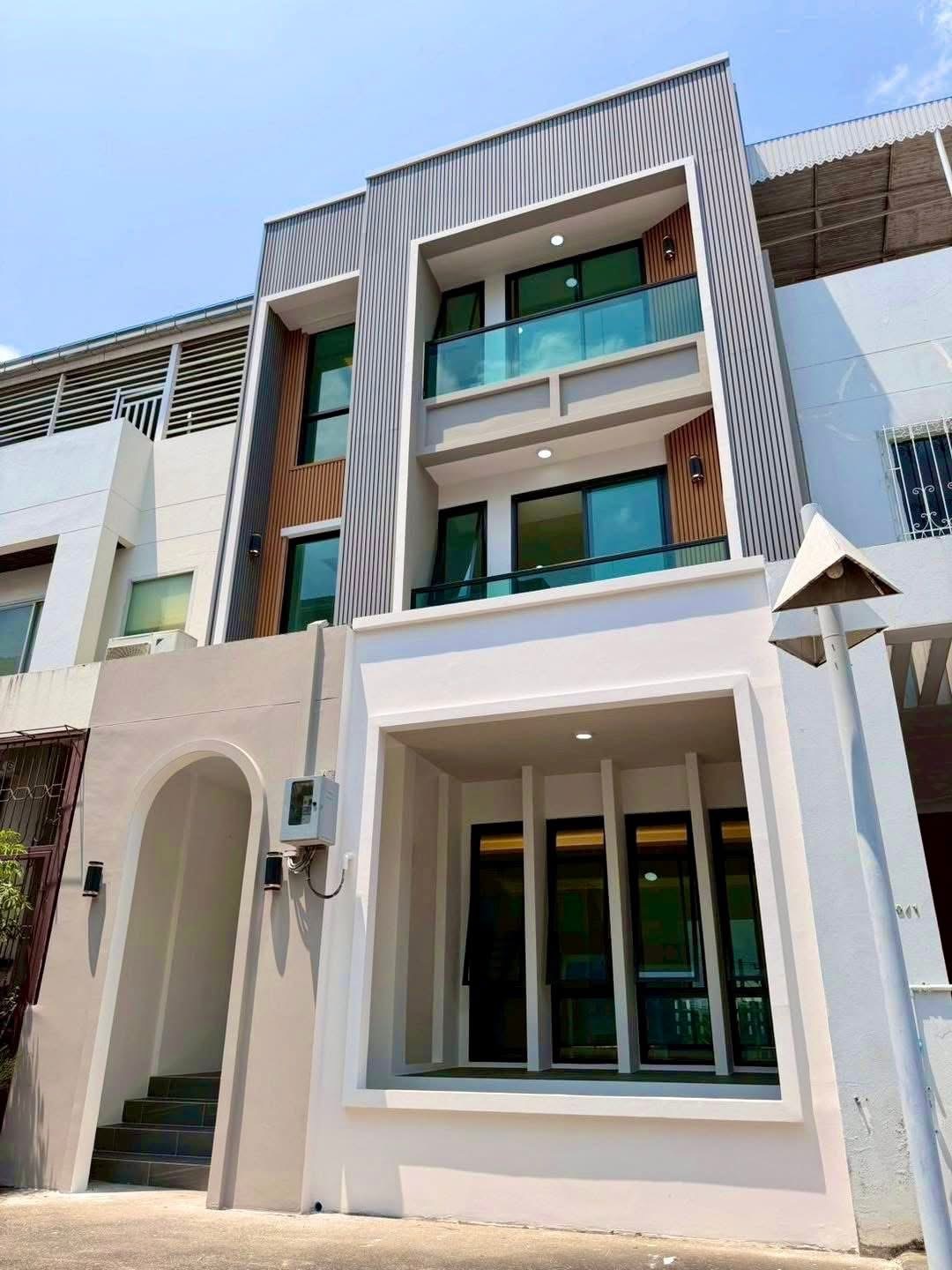 Prominent Place (Sukhumvit 101)