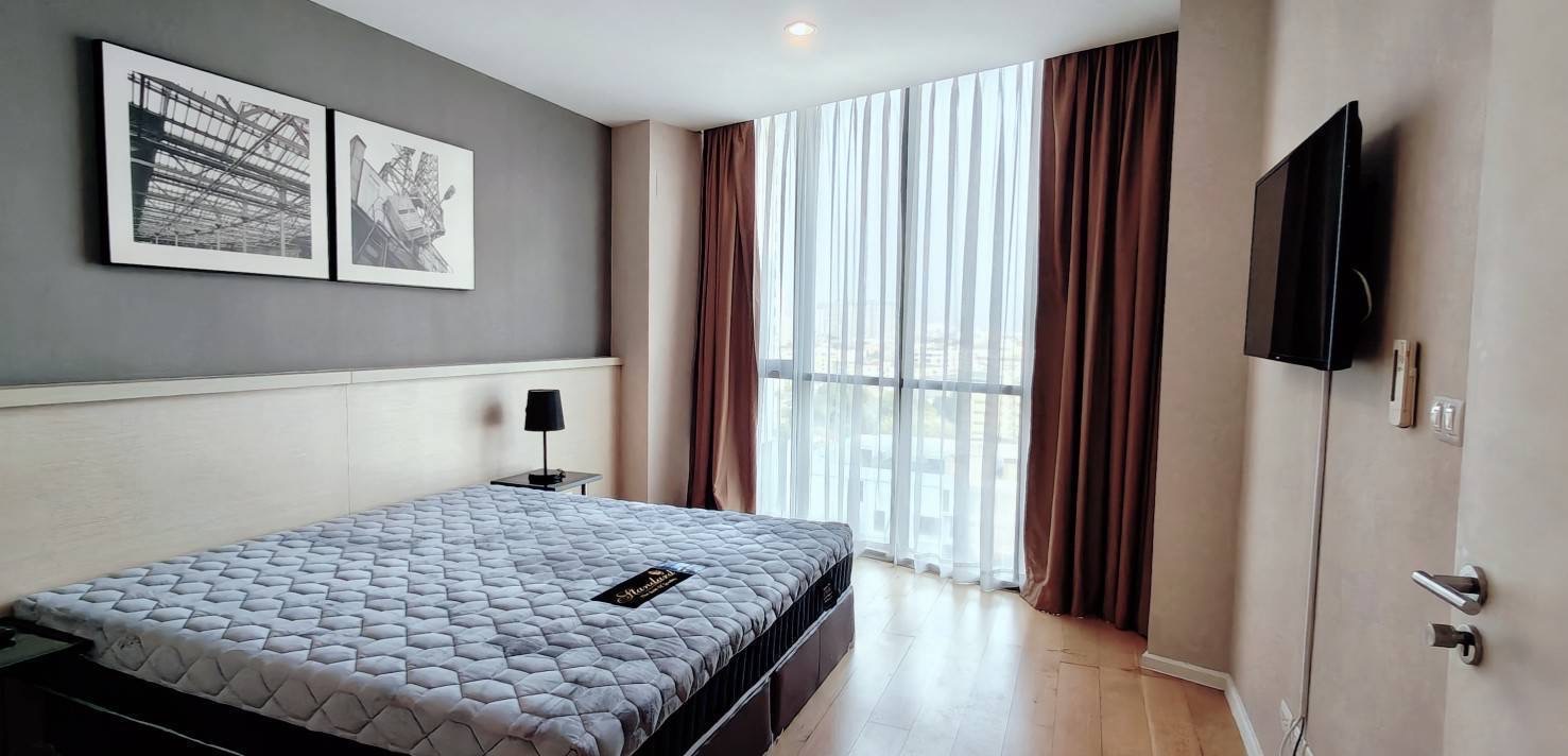 Up Ekkamai (formerly Estella Ekkamai). Spacious and beautiful city view.