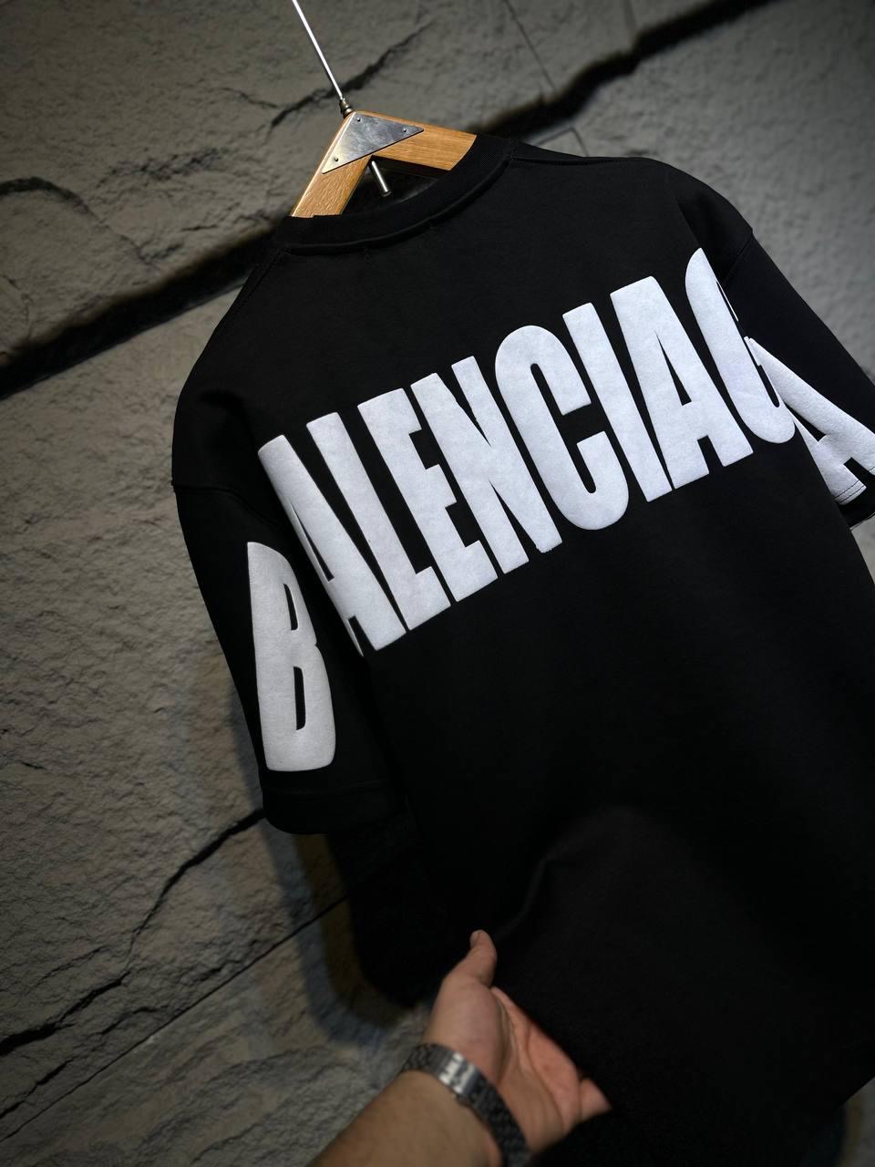 تيشيرت بطبعة Balenciaga