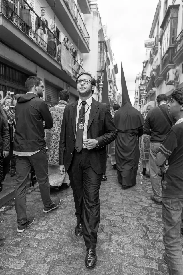 Semana Santa. Sevilla. Capataces y costaleros II.