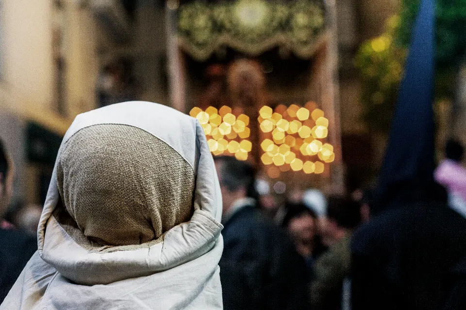 Semana Santa. Sevilla. Capataces y costaleros II.