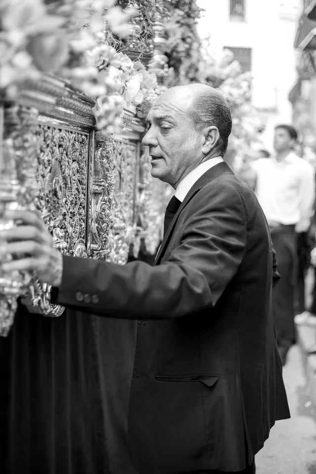 Semana Santa. Sevilla. Capataces y costaleros II.