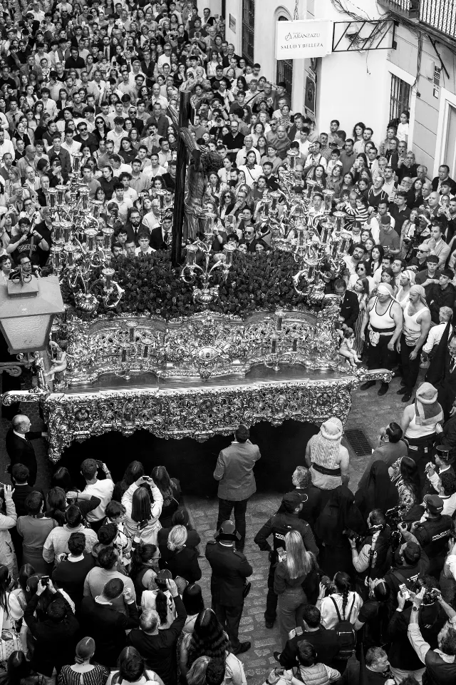 Semana Santa. Sevilla. Capataces y costaleros II.