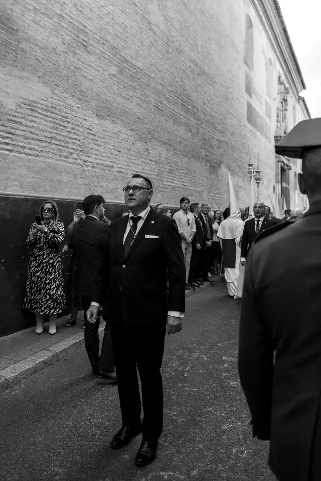 Semana Santa. Sevilla. Capataces y costaleros II.