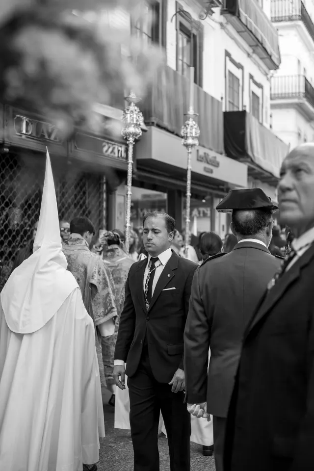 Semana Santa. Sevilla. Capataces y costaleros II.