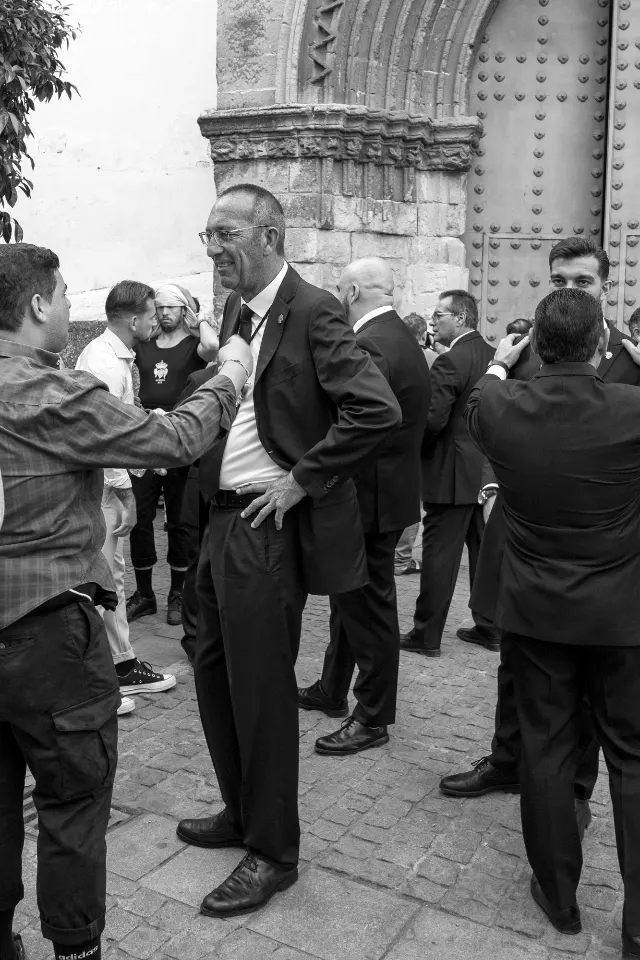 Semana Santa. Sevilla. Capataces y costaleros II.