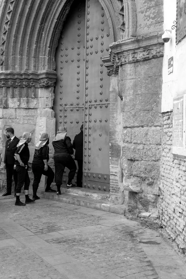 Semana Santa. Sevilla. Capataces y costaleros II.