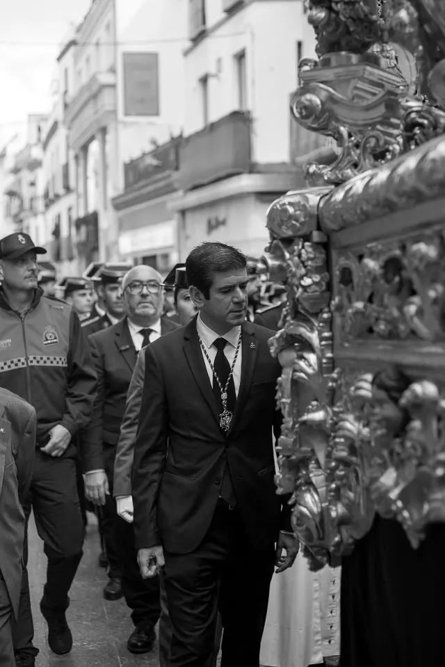 Semana Santa. Sevilla. Capataces y costaleros II.