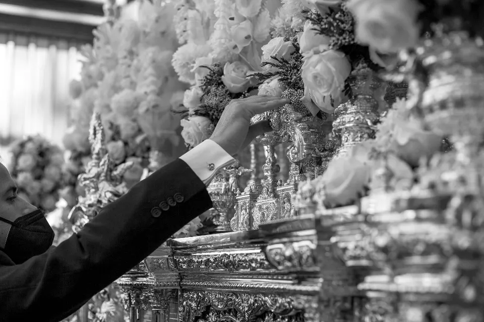 Semana Santa. Sevilla. Capataces y costaleros II.