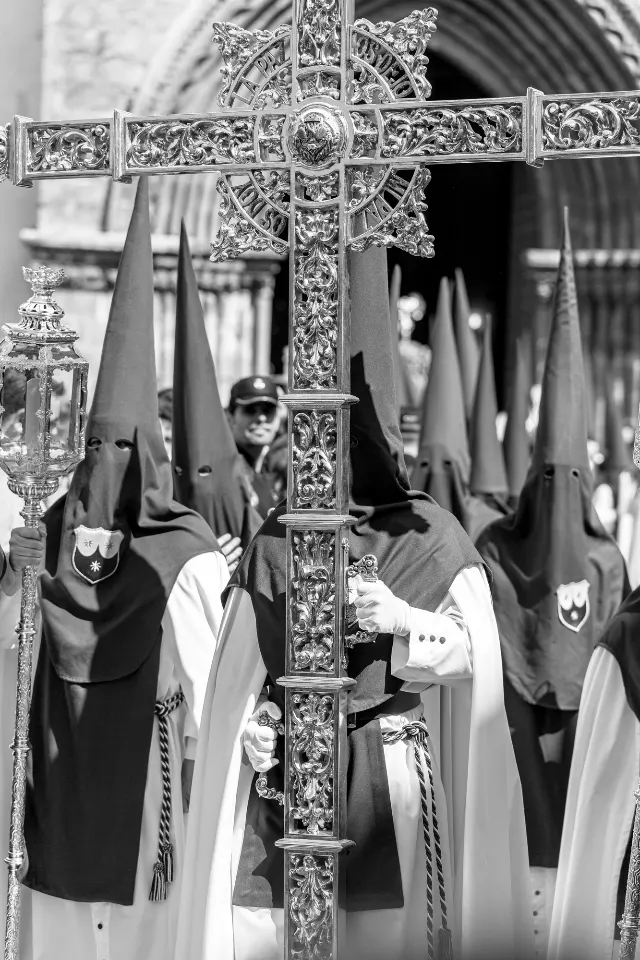 Semana Santa. Sevilla. Nazarenos y acolitos II