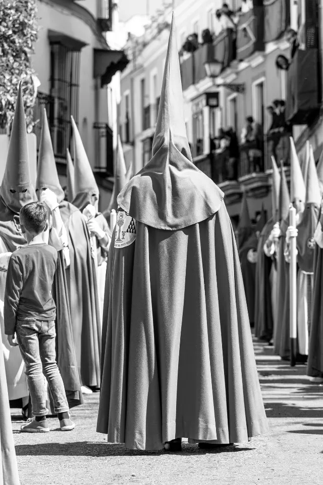 Semana Santa. Sevilla. Nazarenos y acolitos II