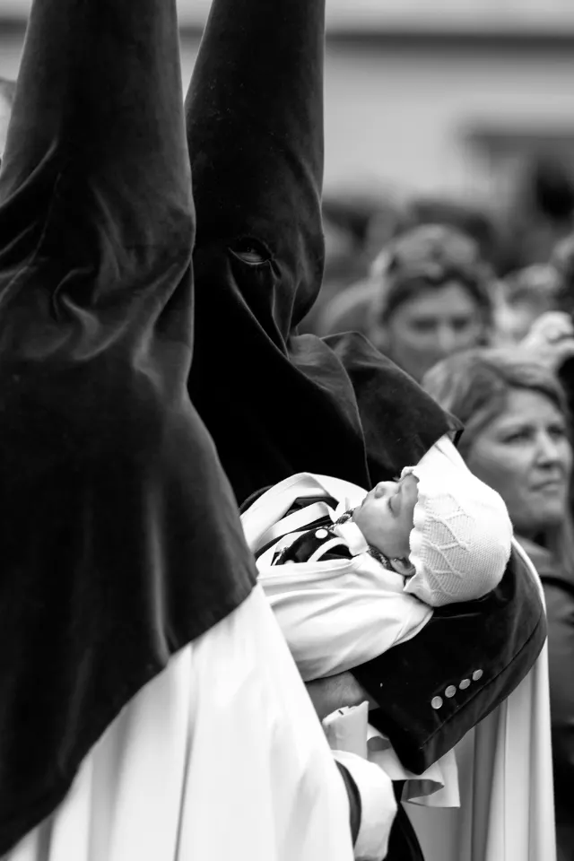 Semana Santa. Sevilla.  Divino. Humano.