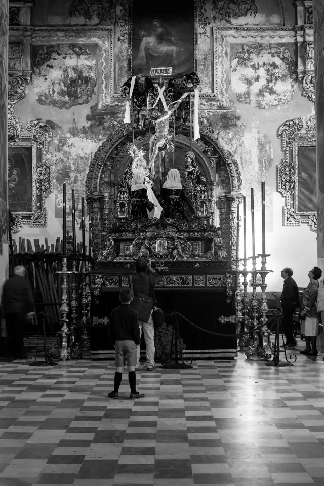 Semana Santa. Sevilla.  Divino. Humano.
