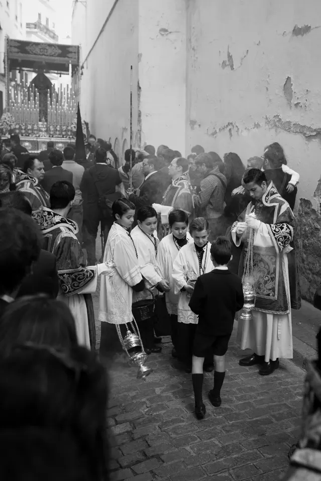 Semana Santa. Sevilla.  Divino. Humano.