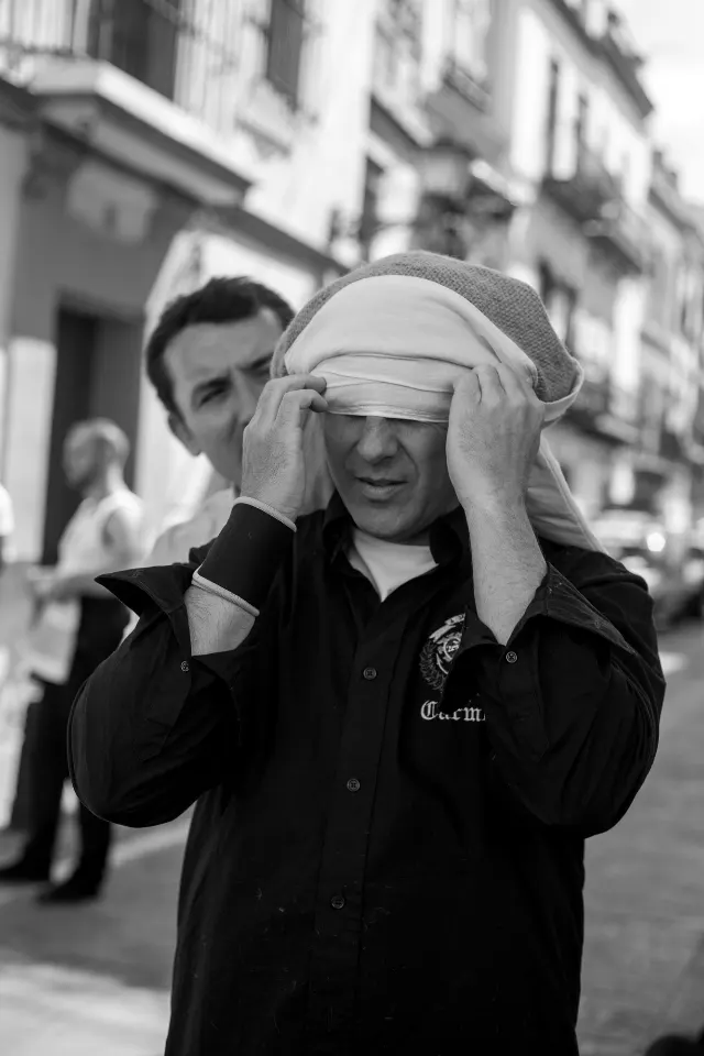 Semana Santa. Sevilla. Capataces y costaleros.