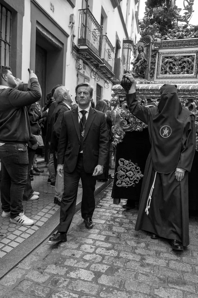 Semana Santa. Sevilla. Capataces y costaleros.