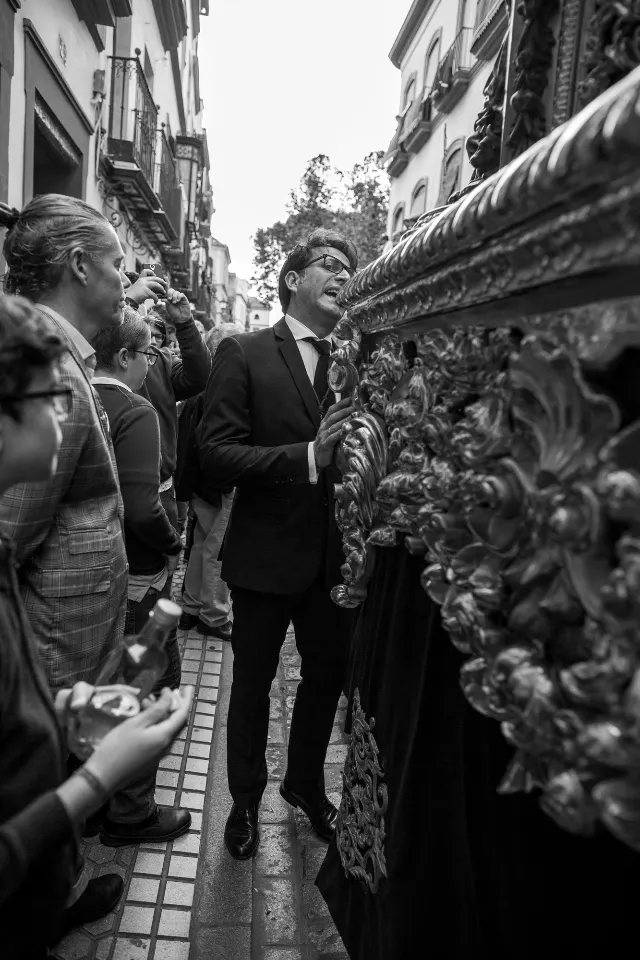 Semana Santa. Sevilla. Capataces y costaleros.