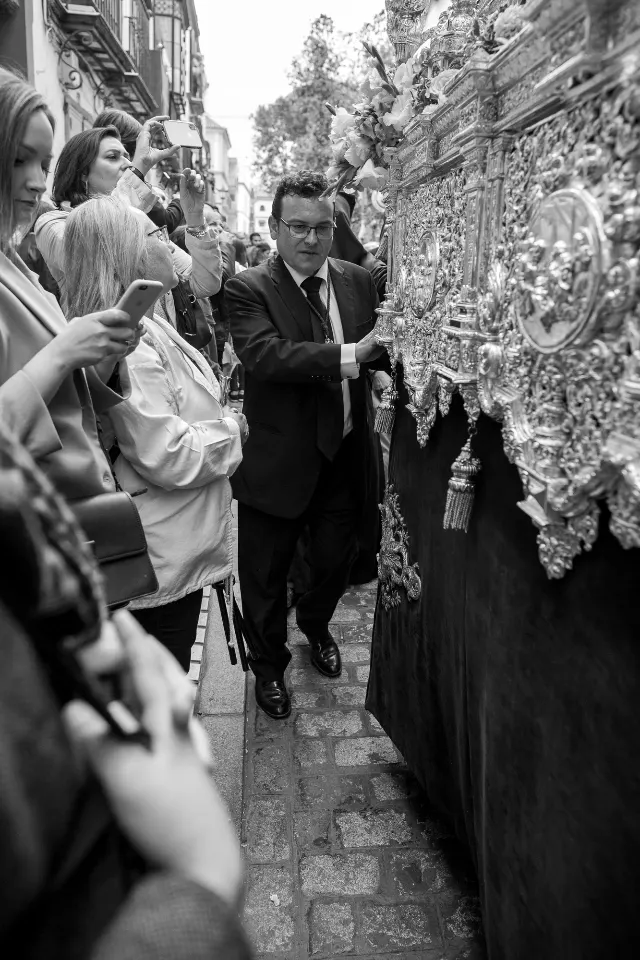 Semana Santa. Sevilla. Capataces y costaleros.