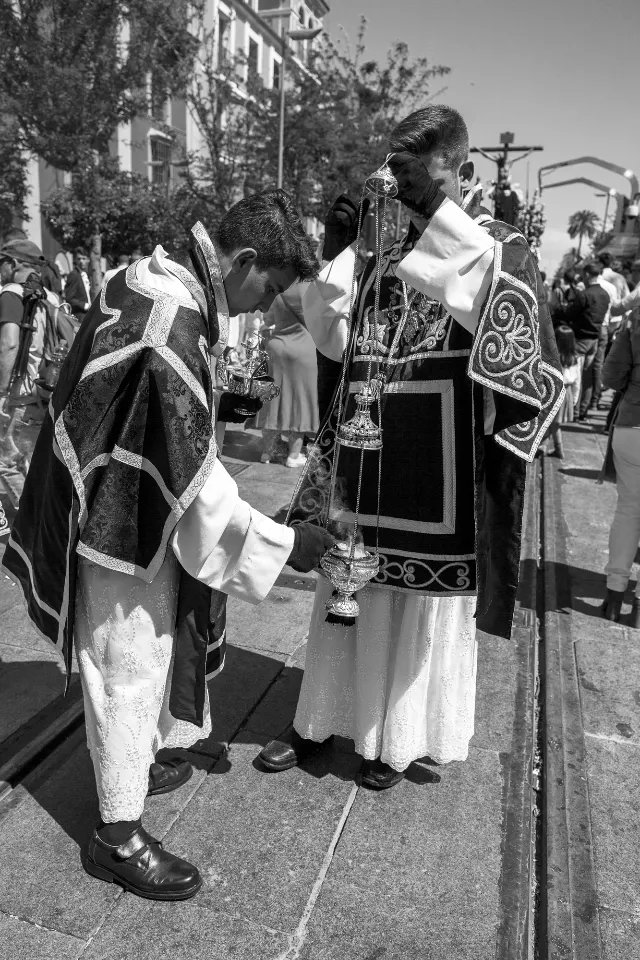 Semana Santa. Sevilla. Nazarenos y acólitos II.