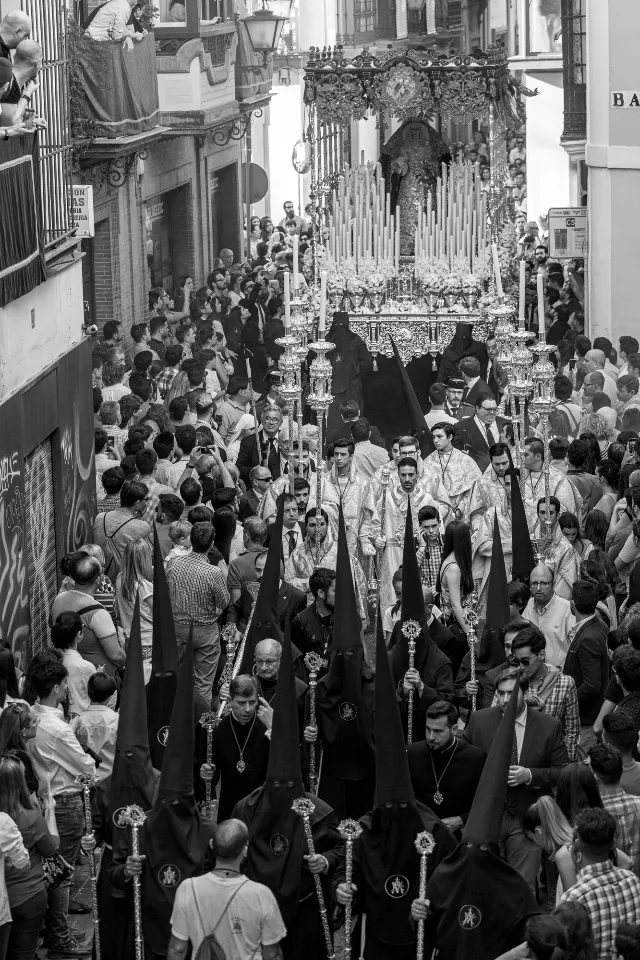 Semana Santa. Sevilla. Nazarenos y acólitos II.