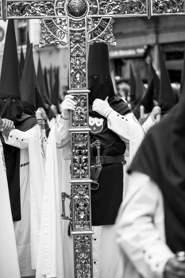Semana Santa. Sevilla. Nazarenos y acólitos II.