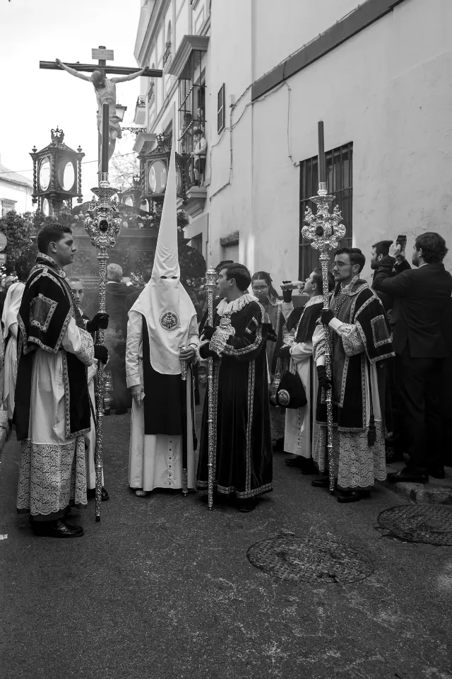 Semana Santa. Sevilla. Nazarenos y acólitos II.