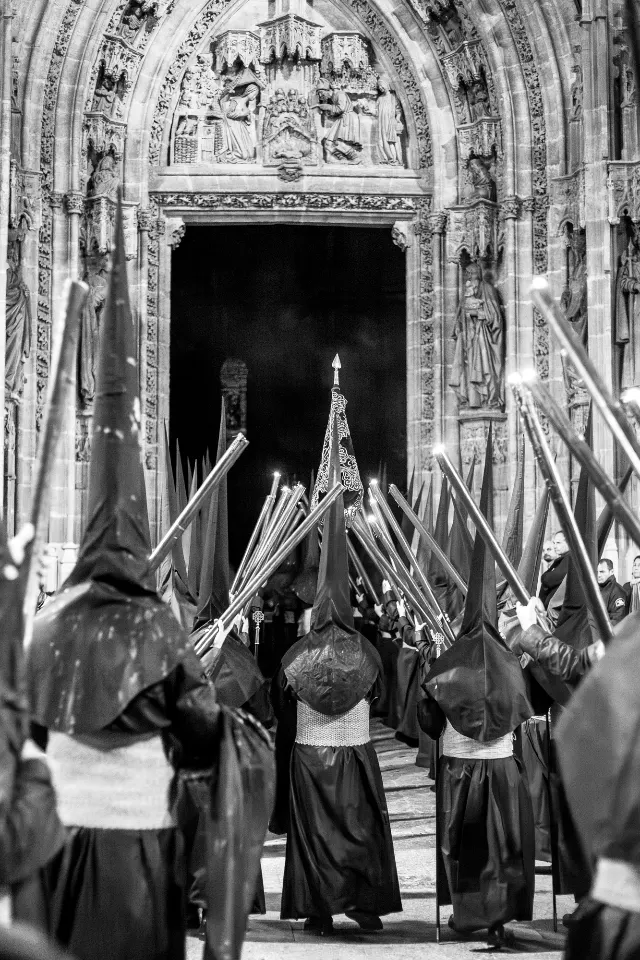 Semana Santa. Sevilla. Nazarenos y acólitos II.