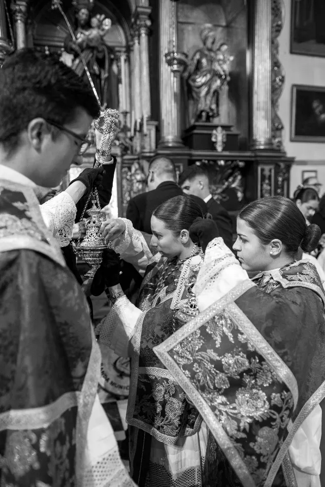 Semana Santa. Sevilla. Nazarenos y acólitos II.