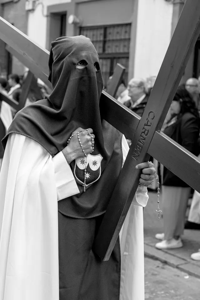Semana Santa. Sevilla. Nazarenos y acólitos II.