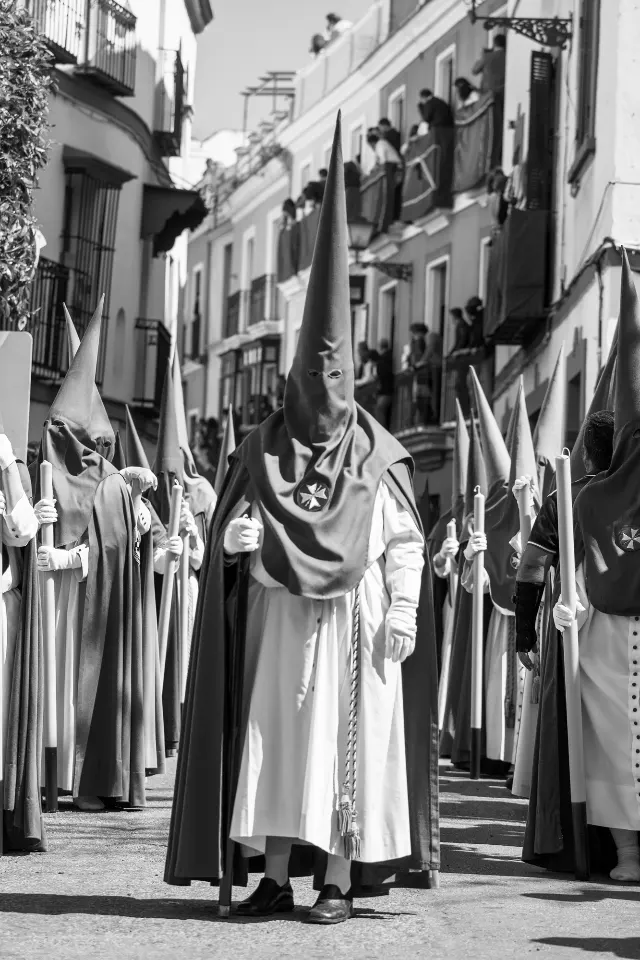 Semana Santa. Sevilla. Nazarenos y acólitos II.