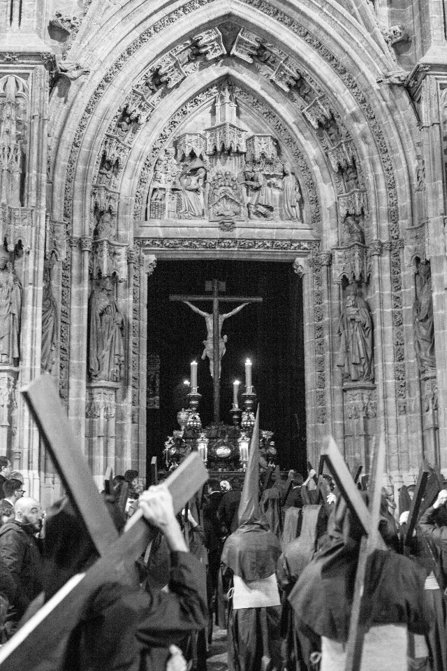 Semana Santa. Sevilla. Nazarenos y acólitos II.