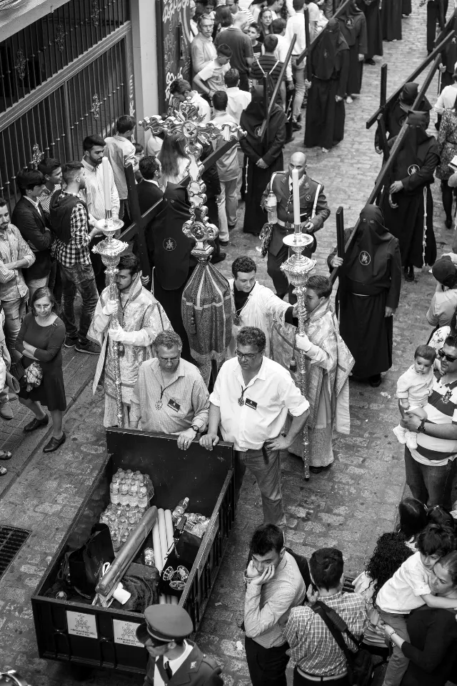 Semana Santa. Sevilla. Nazarenos y acólitos II.
