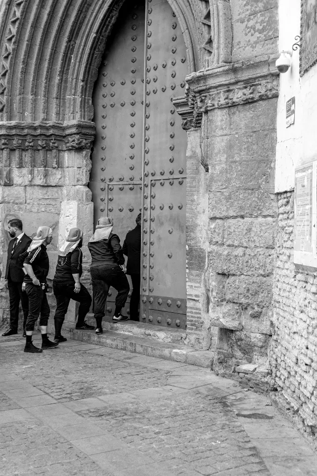 Semana Santa. Sevilla. Capataces y costaleros II.