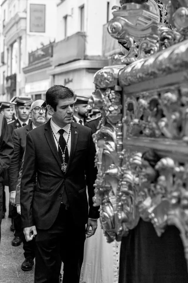 Semana Santa. Sevilla. Capataces y costaleros II.