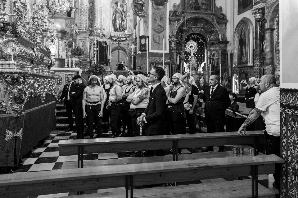 Semana Santa. Sevilla. Capataces y costaleros II.