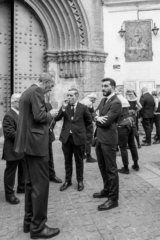 Semana Santa. Sevilla. Capataces y costaleros II.