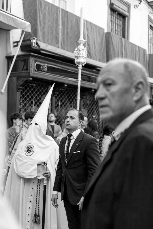 Semana Santa. Sevilla. Capataces y costaleros II.