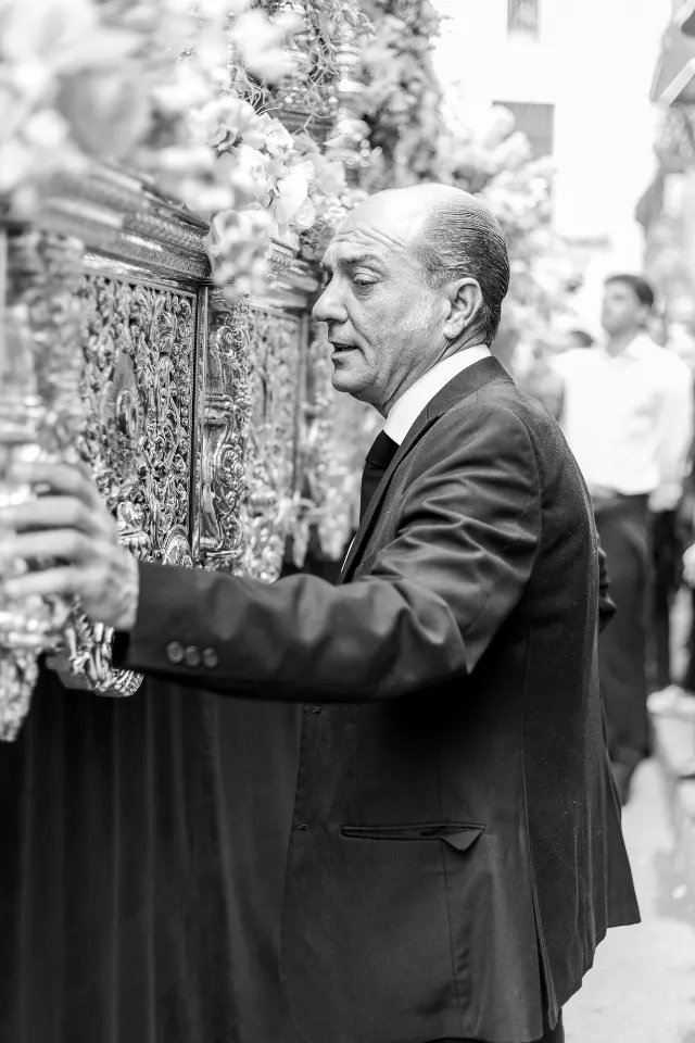 Semana Santa. Sevilla. Capataces y costaleros II.