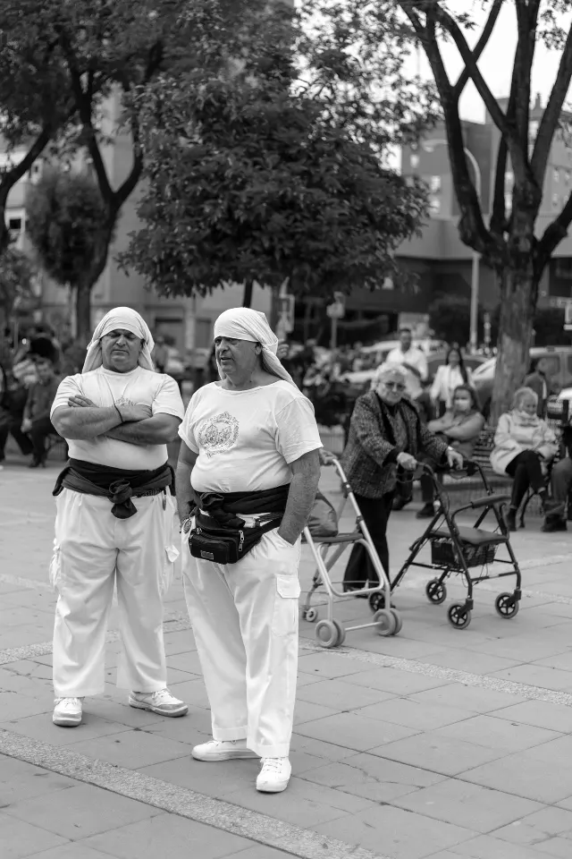 Semana Santa. Sevilla. Capataces y costaleros II.