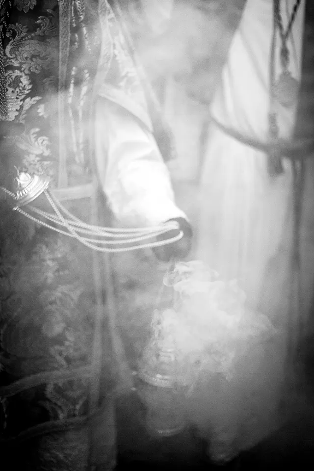 Semana Santa. Sevilla. Nazarenos y acólitos.