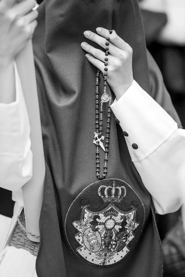 Semana Santa. Sevilla. Nazarenos y acólitos.