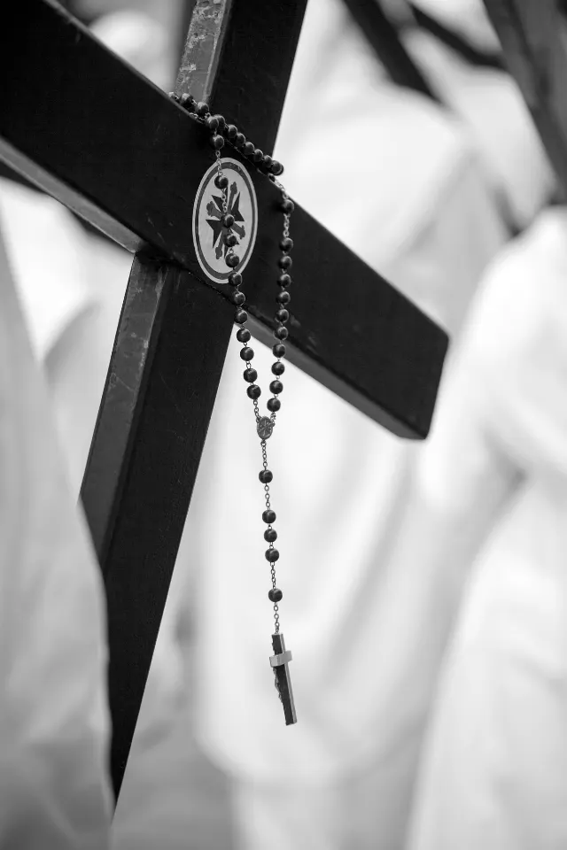 Semana Santa. Sevilla. Nazarenos y acólitos.