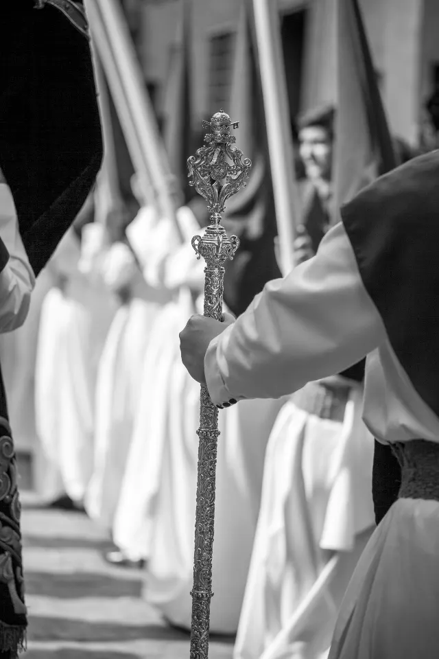 Semana Santa. Sevilla. Nazarenos y acólitos.